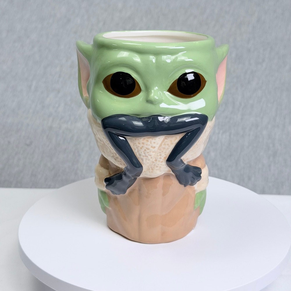 Star Wars Galerie The Mandalorian Grogu Baby Yoda Eating Frog Ceramic 3D Mug M42